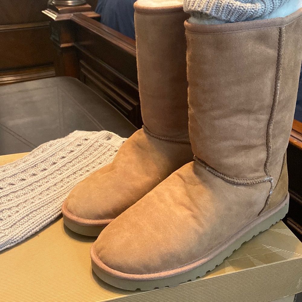 UGG Tularosa Route size 9 Chestnut boots with detachable chunky cable knit